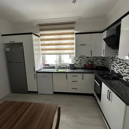 Merkezi Ferah Uzungol Yolu Uzerinde 3+1 Daire Apartment