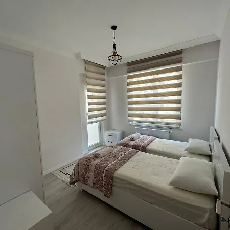 Apartment Merkezi Ferah Uzungol Yolu Uzerinde 3+1 Daire *